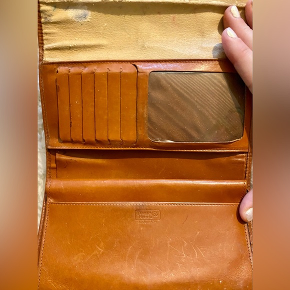 Vintage Dooney & Burke wallet - Picture 7 of 7